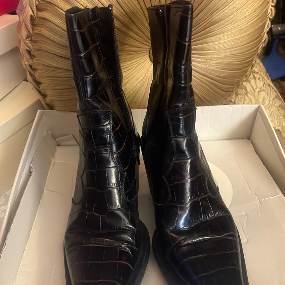 Cowboy crocodile leather boots, and 7 1/2 good condition